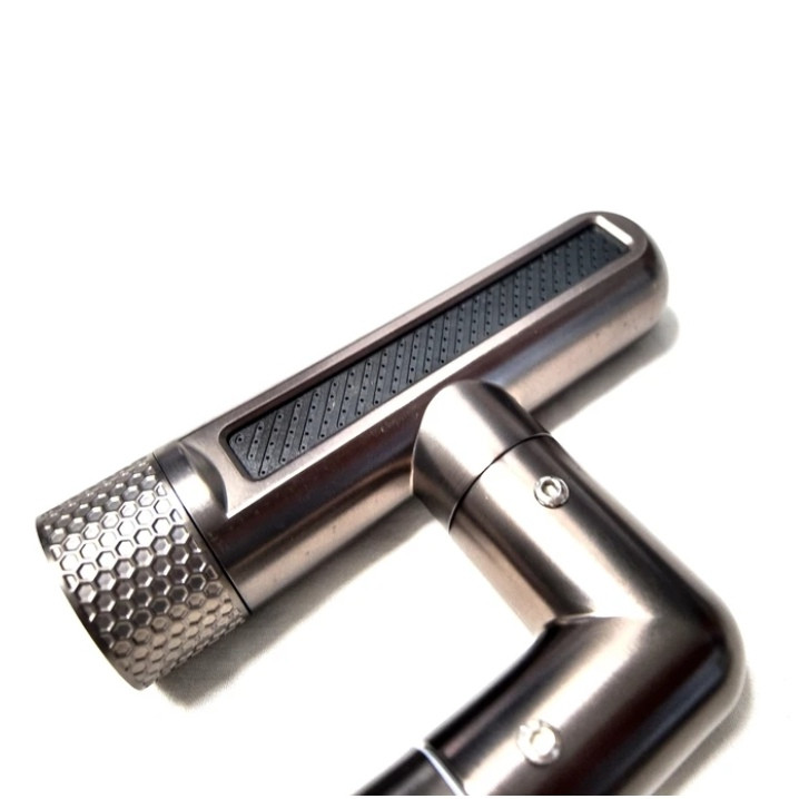 تصویر نزدیک سر شیر روشویی برند هوادیائو 360 درجه مدل چهار حالته رنگ دودی