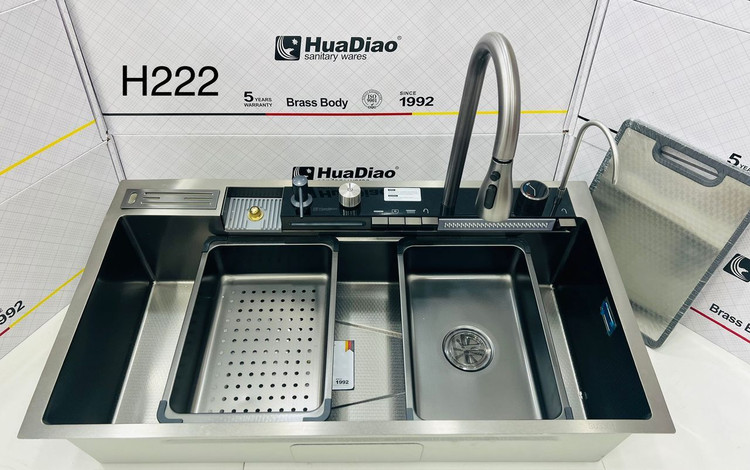 نمای نزدیک سینک ظرفشویی هوادیائو 360 درجه چهار حالته