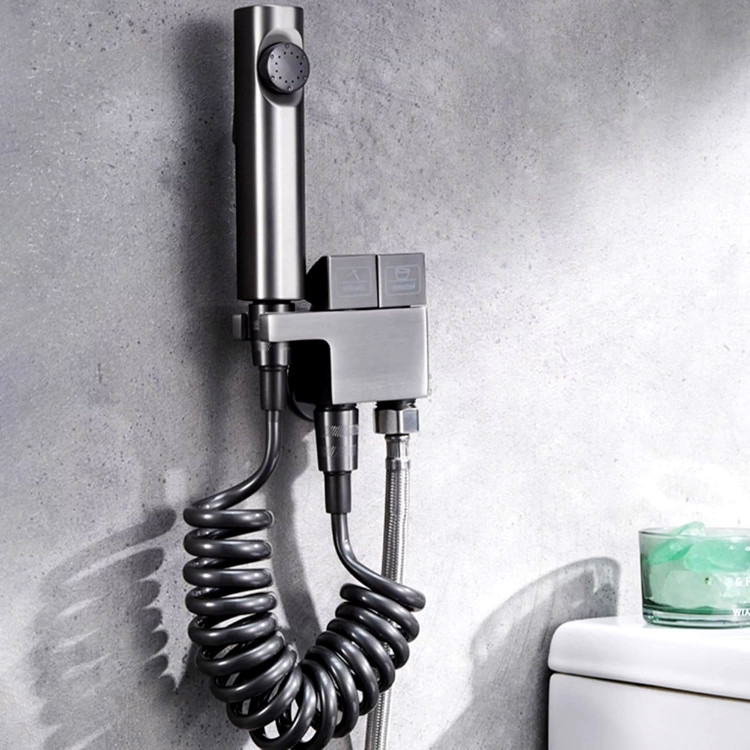 نمای نزدیک نصب دیوار ست کامل شاتاف توالت فرنگی مدل پیانویی برند Huadiao