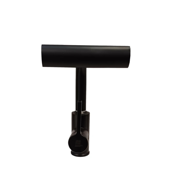 نصب حرفهای شیر روشویی چهارحالته در سرویس بهداشتی