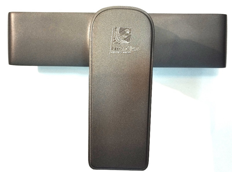 شیر آب گرم و سرد توالت