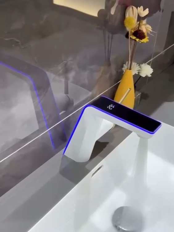 نمای از خط ال ای دی